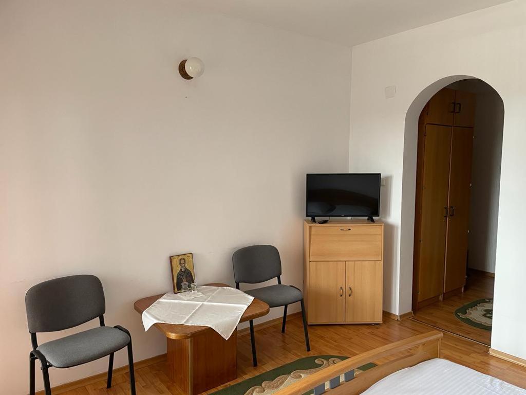 Casa "Ierusalim-Hozeva-Hozeva" Guest House Minastirea Neamt ภายนอก รูปภาพ