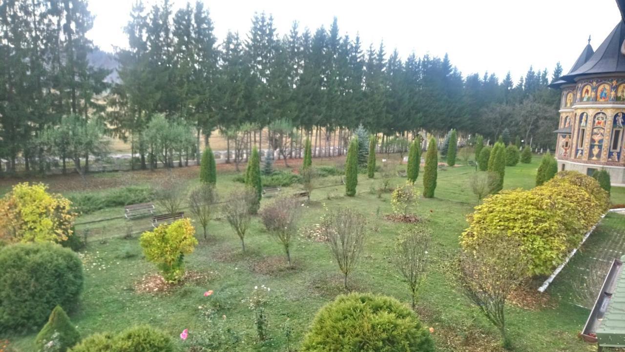Casa "Ierusalim-Hozeva-Hozeva" Guest House Minastirea Neamt ภายนอก รูปภาพ