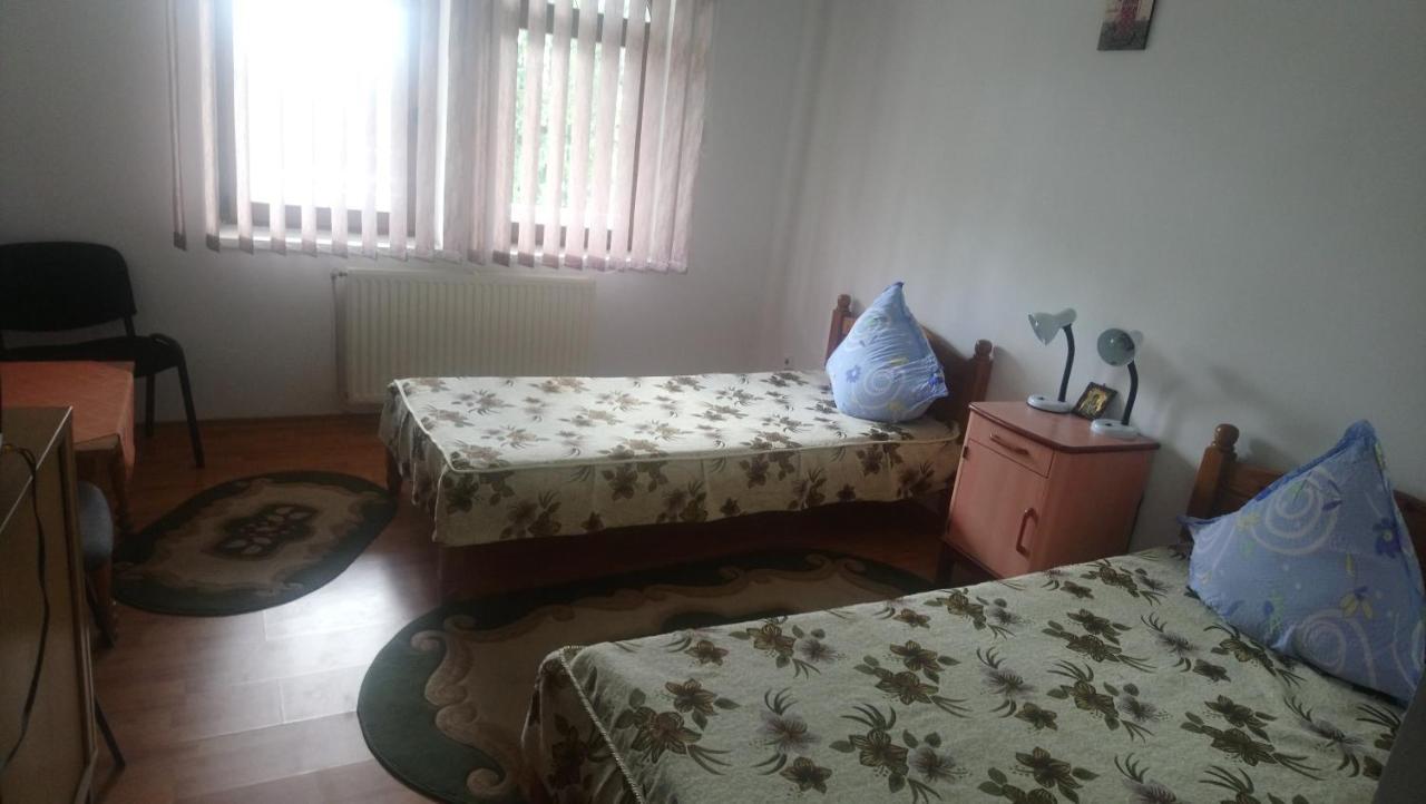 Casa "Ierusalim-Hozeva-Hozeva" Guest House Minastirea Neamt ภายนอก รูปภาพ