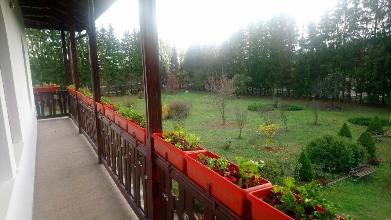 Casa "Ierusalim-Hozeva-Hozeva" Guest House Minastirea Neamt ภายนอก รูปภาพ